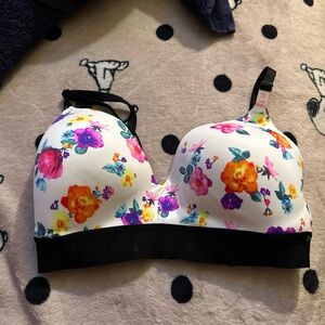 Victoria’s Secret wireless lightly Lined convertible bra